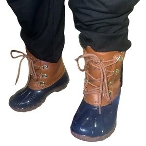Adrienne Vittadini
Youth Girls & Boys Gavin Duck Boots Size 13